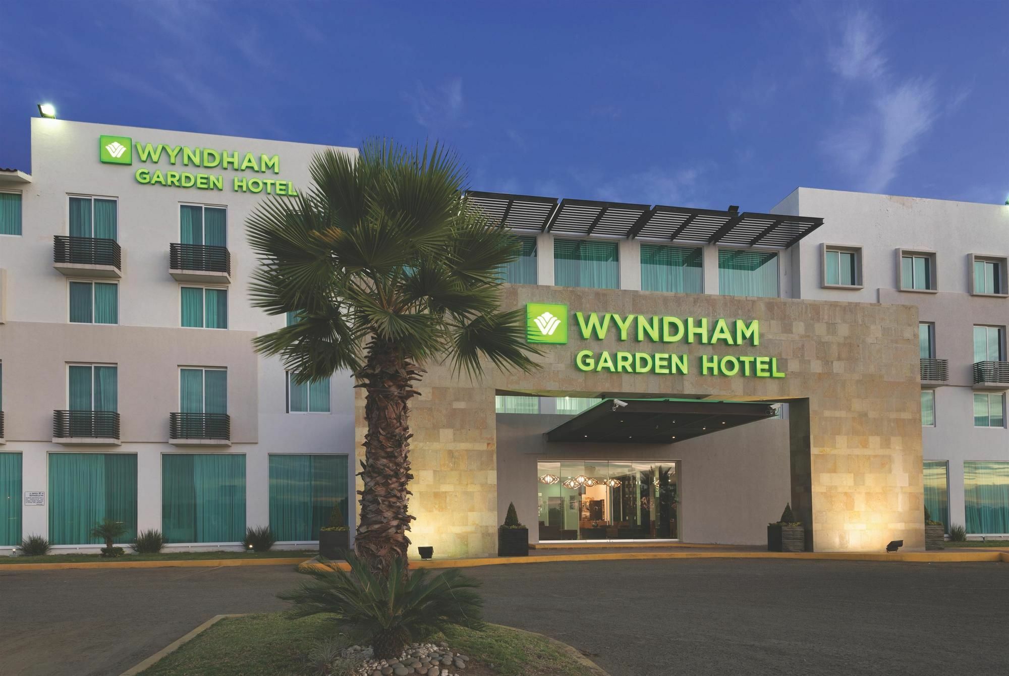 Отель Wyndham Garden Silao Bajio Aeropuerto Экстерьер фото